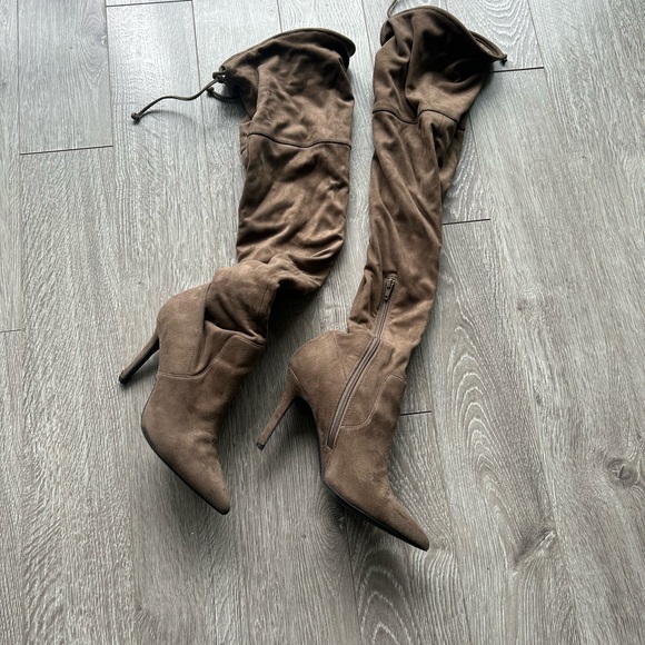 Suede knee high boots. size 9 in good condition - Picture 3 of 4